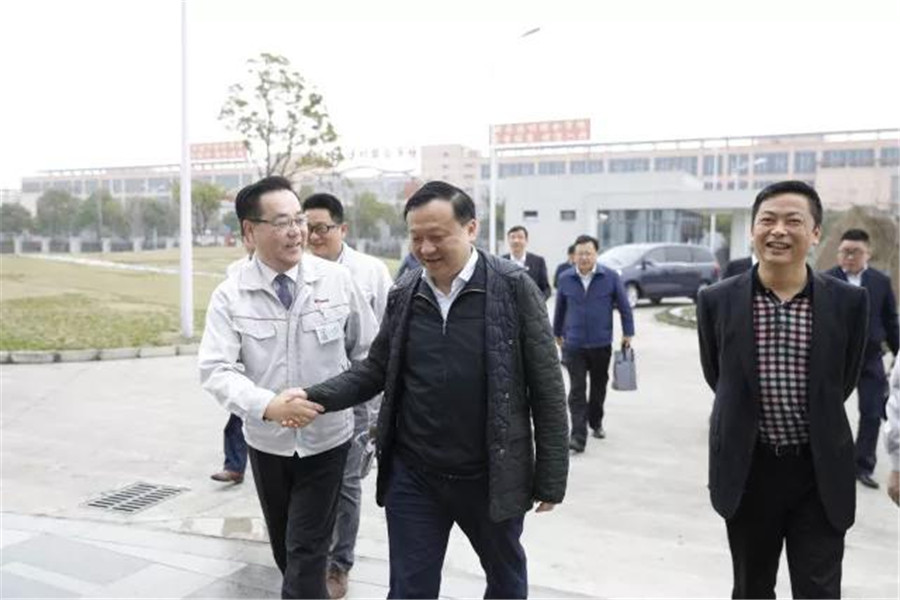 奉贤区委副书记、区长华源莅临指导，鼓励企业发展更上一层楼！